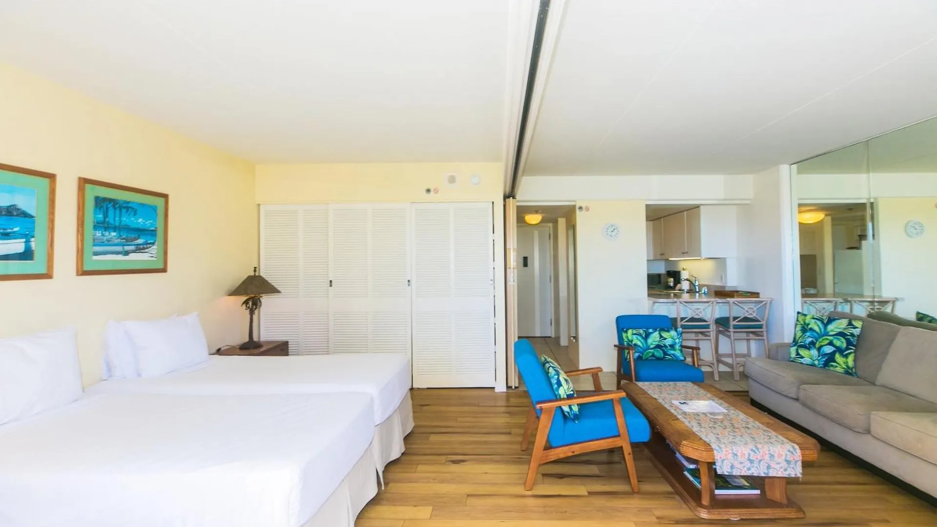 Ilikai Tower One Bedroom Lagoon View Waikiki Condos With Lanai & Free Wifi Гонолулу