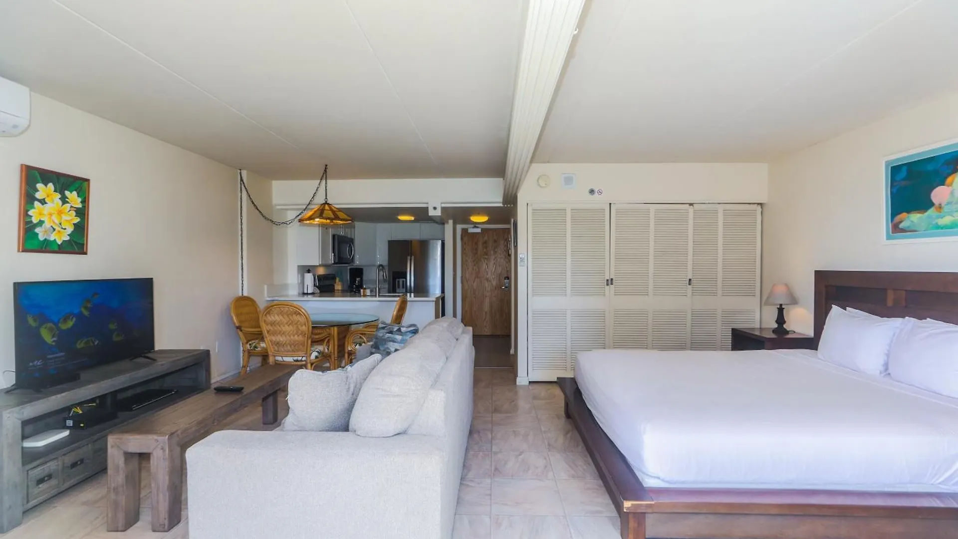 Ilikai Tower One Bedroom Lagoon View Waikiki Condos With Lanai & Free Wifi Гонолулу США