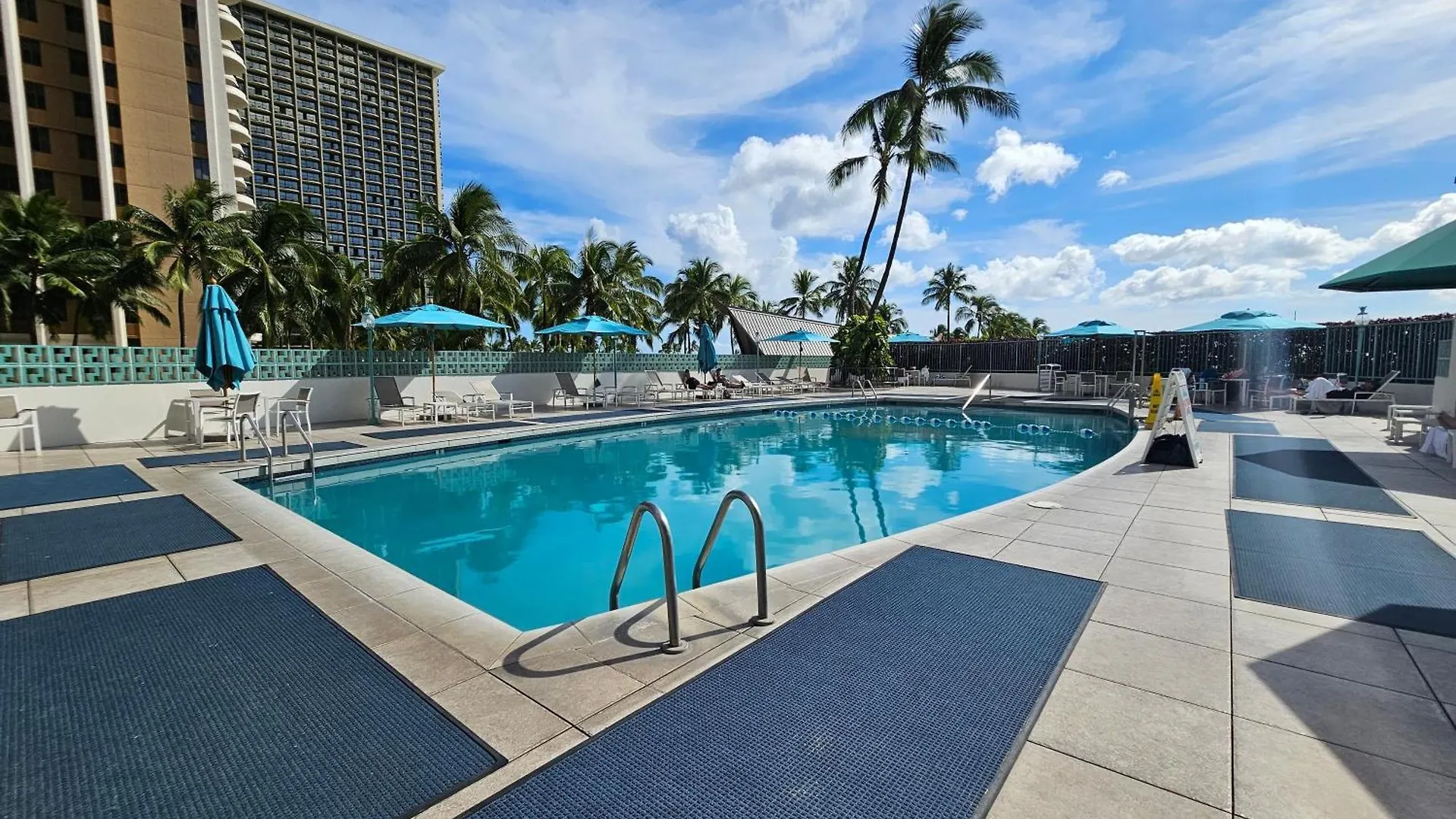 Ilikai Tower One Bedroom Lagoon View Waikiki Condos With Lanai & Free Wifi هونولولو شقة